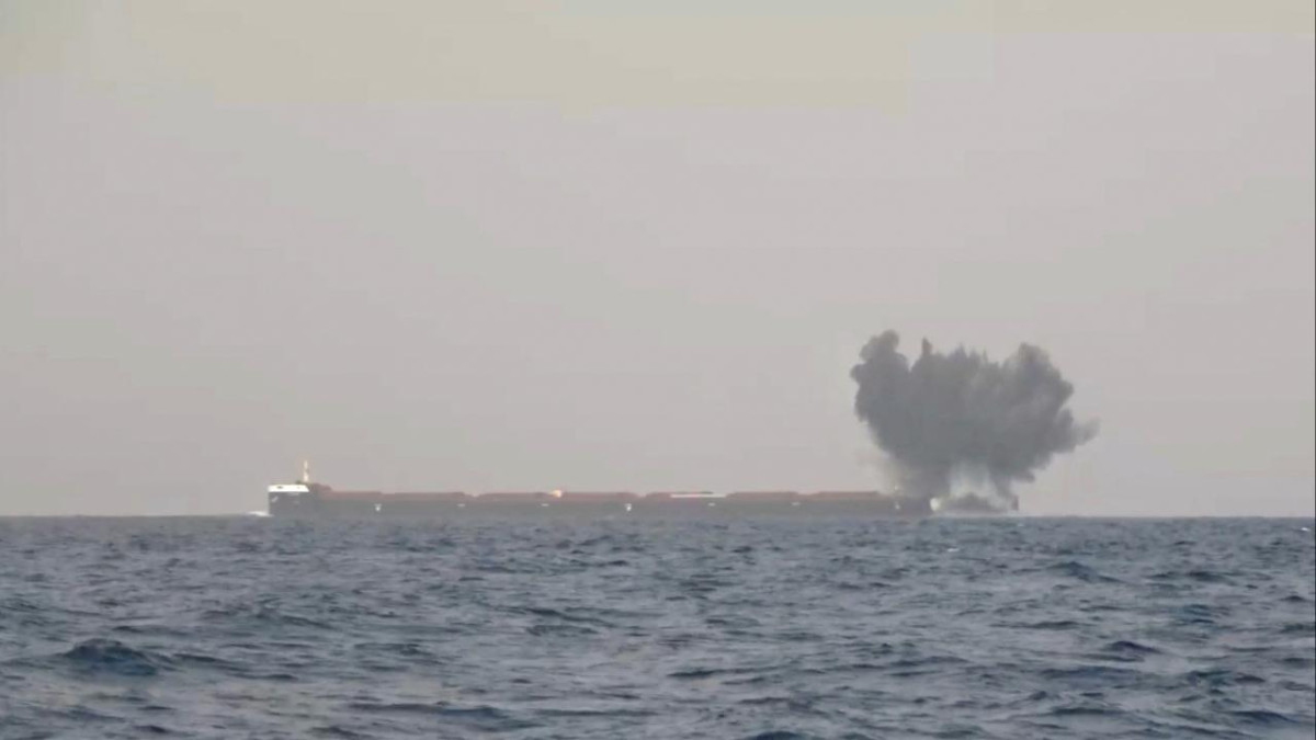 AP: Yemen'de gemi vuruldu akıbeti bilinmiyor
