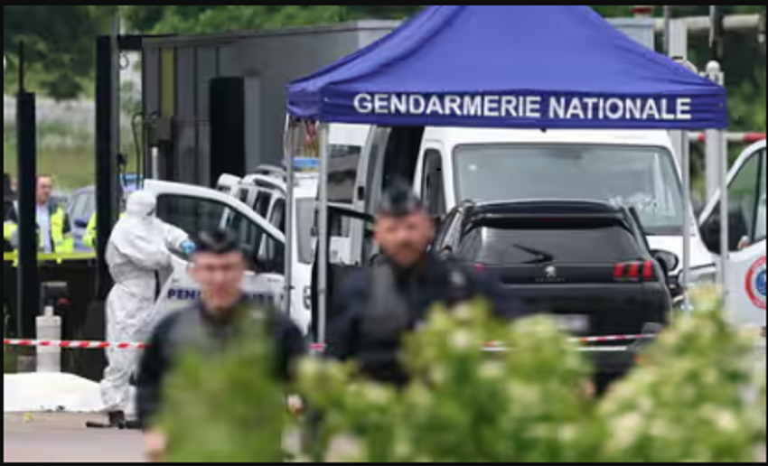 Fransa'da bir cezaevi nakil aracına düzenlenen saldırıda iki gardiyan öldürüldü