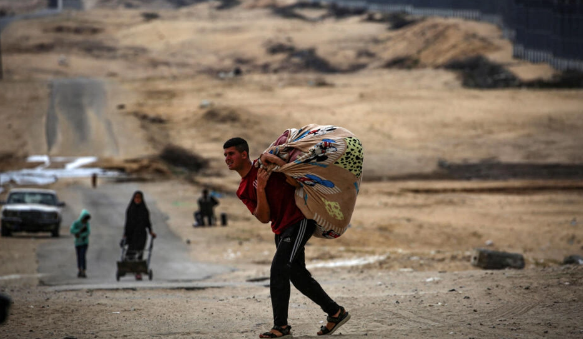 İsrail tankları Refah’a girerken siviller kentten kaçmaya devam ediyor